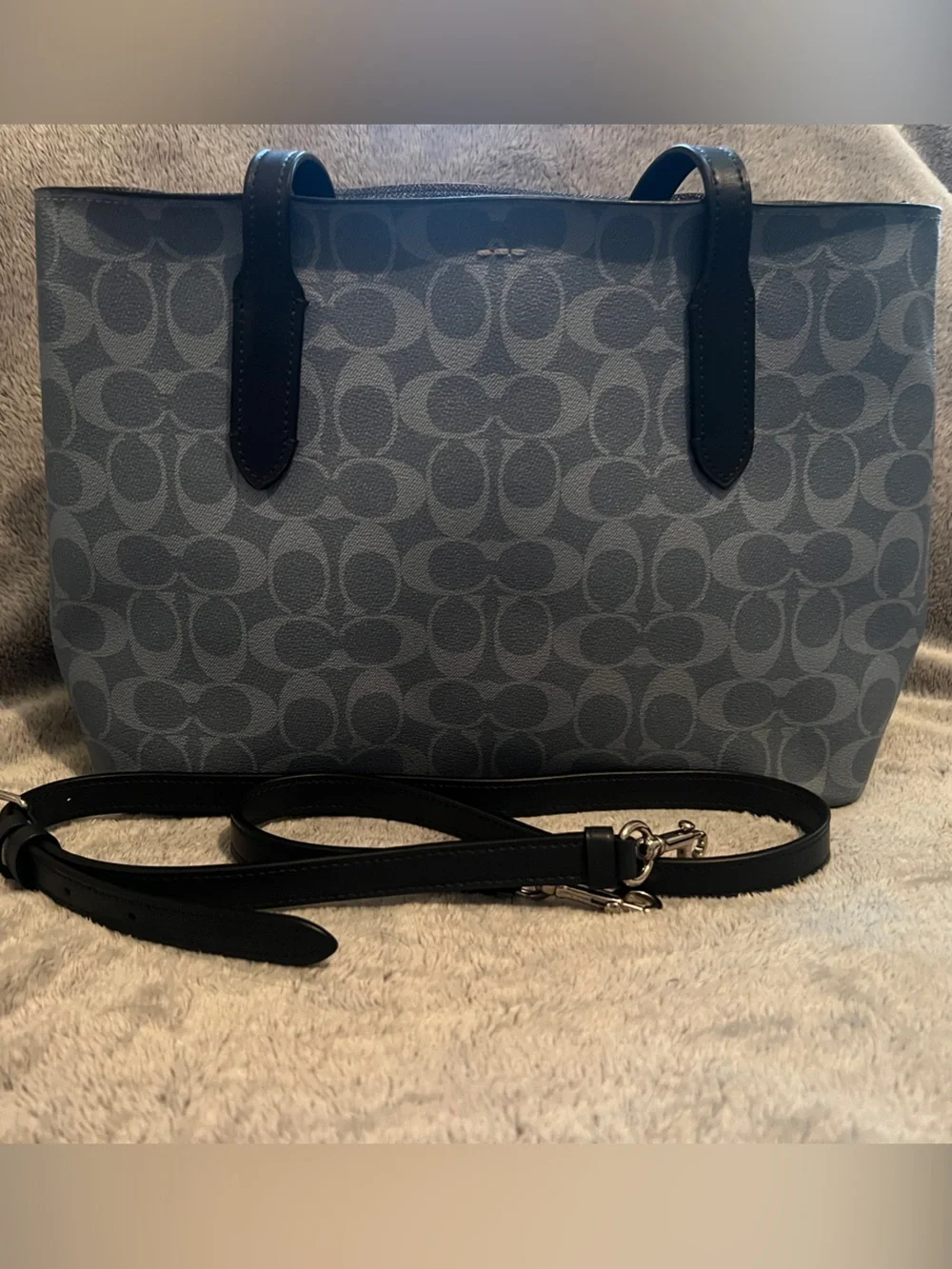 Authentic (COACH) Fiona Zip Tote Handbag in Signature Canvas